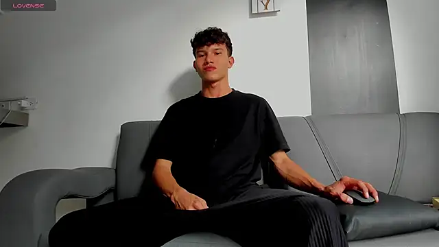 2Amateur Guys online show from February 5, 7:43 pm