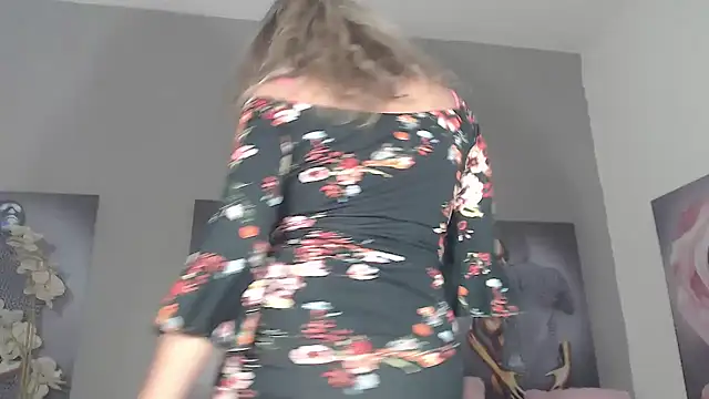 Snapshot of AntonellaBlanc chatting on July 16, 5:04 am AntonellaBlanc online show from July 16, 5:04 am