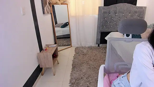 Snapshot of CamiCute_ chatting on October 21, 8:41 pm CamiCute online show from October 21, 8:41 pm