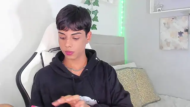 Thomas wil online show from October 26, 7:53 am