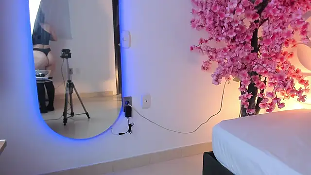 Snapshot of cristina_gallardo chatting on October 8, 12:28 pm cristina gallardo online show from October 8, 12:28 pm