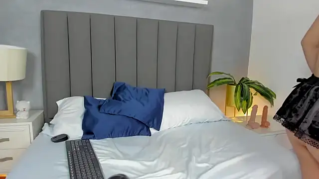 Snapshot of cristina_gallardo chatting on February 3, 12:43 pm cristina gallardo online show from February 3, 12:43 pm