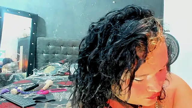 Kat Valen online show from November 11, 9:42 pm