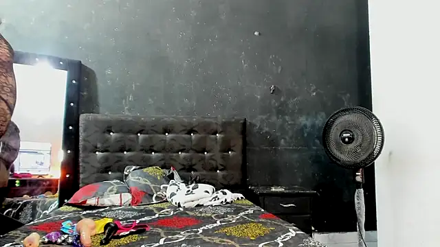 Kat Valen online show from November 1, 1:12 am