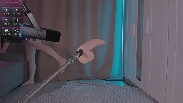 Juicy Vikki online show from February 16, 2:05 pm