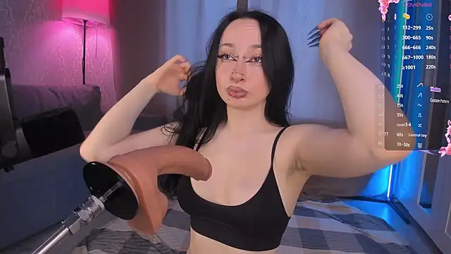 Juicy Vikki online show from March 18, 11:13 am