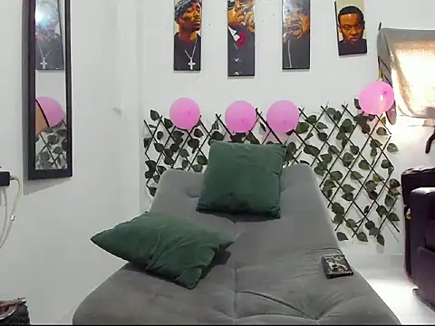 Snapshot of Latins_Boss chatting on July 19, 8:49 pm Latins Boss online show from July 19, 8:49 pm