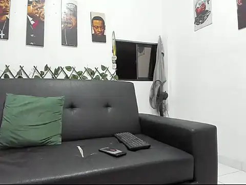 Snapshot of Latins_Boss chatting on April 24, 6:15 am Latins Boss online show from April 24, 6:15 am
