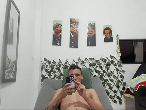Snapshot of Latins_Boss chatting on June 11, 12:32 am Latins Boss online show from June 11, 12:32 am