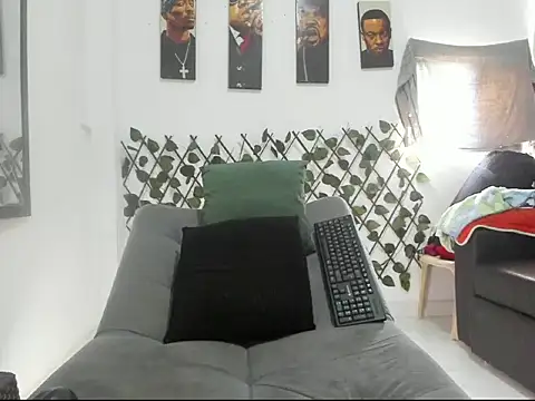 Snapshot of Latins_Boss chatting on June 11, 9:34 pm Latins Boss online show from June 11, 9:34 pm