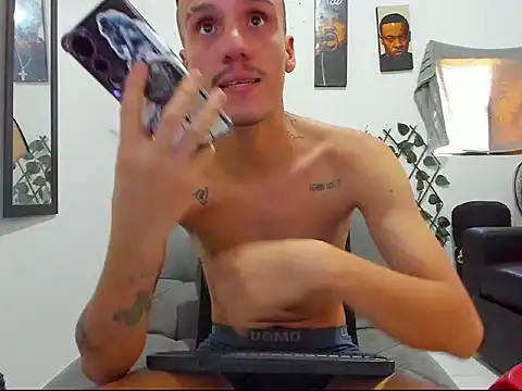 Snapshot of Latins_Boss chatting on July 14, 5:19 pm Latins Boss online show from July 14, 5:19 pm