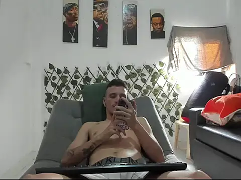 Snapshot of Latins_Boss chatting on May 7, 9:07 pm Latins Boss online show from May 7, 9:07 pm