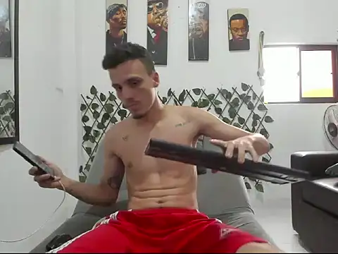 Latins Boss online show from April 13, 8:35 pm