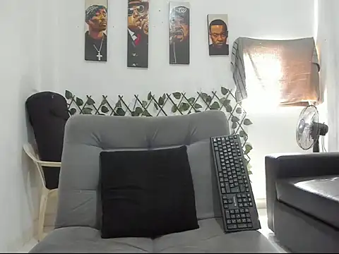 Snapshot of Latins_Boss chatting on April 24, 6:21 pm Latins Boss online show from April 24, 6:21 pm