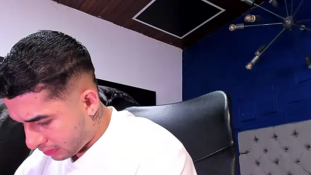 king falconer online show from December 14, 11:43 pm