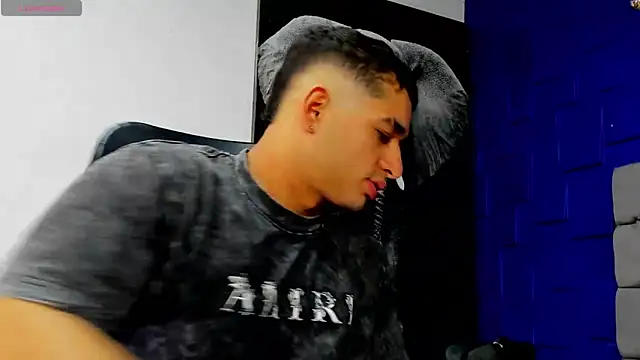 king falconer online show from November 17, 1:42 am