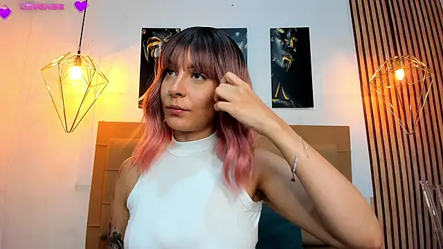 alesziarose online show from September 17, 8:11 pm