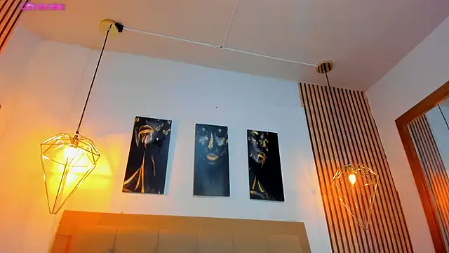 alesziarose online show from November 2, 7:30 pm