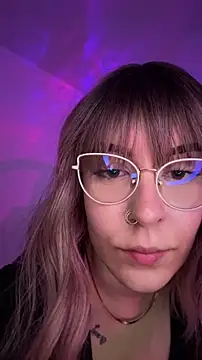 alesziarose online show from November 18, 11:59 pm