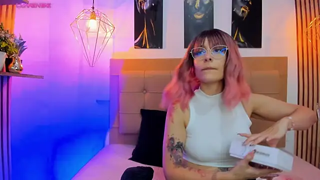 alesziarose online show from November 12, 7:51 pm