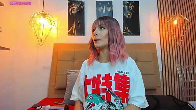 alesziarose online show from November 5, 7:28 pm