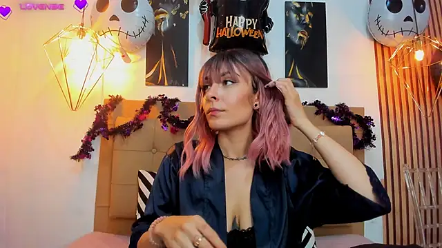 alesziarose online show from October 15, 7:22 pm