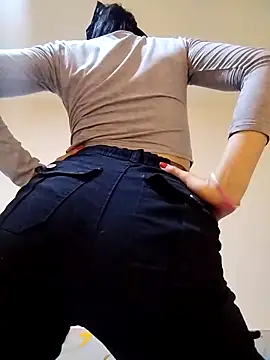 Oriana111 online show from March 6, 2:17 am