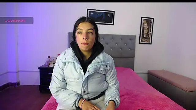 Esmeraldaa- online show from September 18, 5:43 am