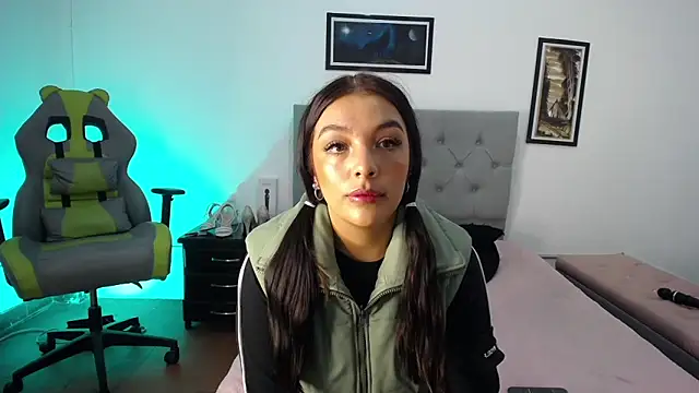 Esmeraldaa- online show from November 5, 3:31 am