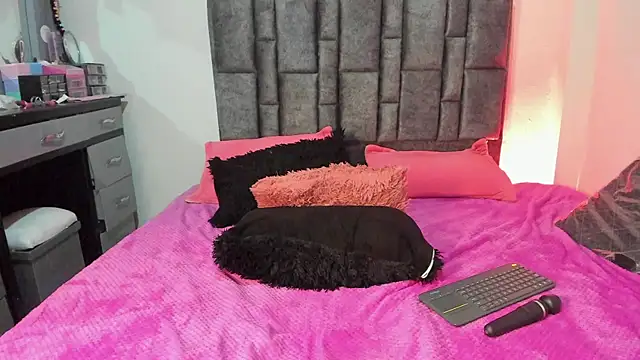 Esmeraldaa- online show from April 18, 9:26 pm