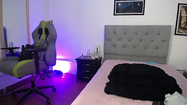 Esmeraldaa- online show from November 1, 11:31 pm