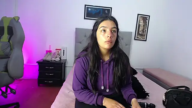 Esmeraldaa- online show from October 18, 4:58 am