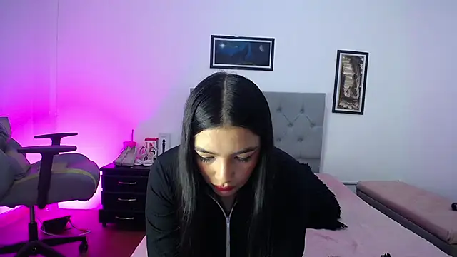 Esmeraldaa- online show from October 19, 4:48 am