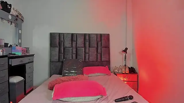 Esmeraldaa- online show from January 10, 5:36 am