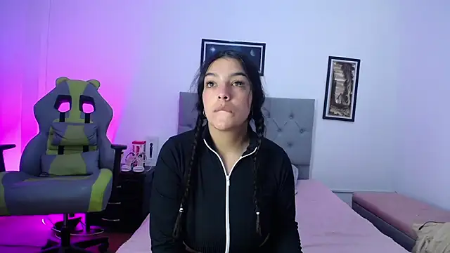 Esmeraldaa- online show from October 16, 4:10 am