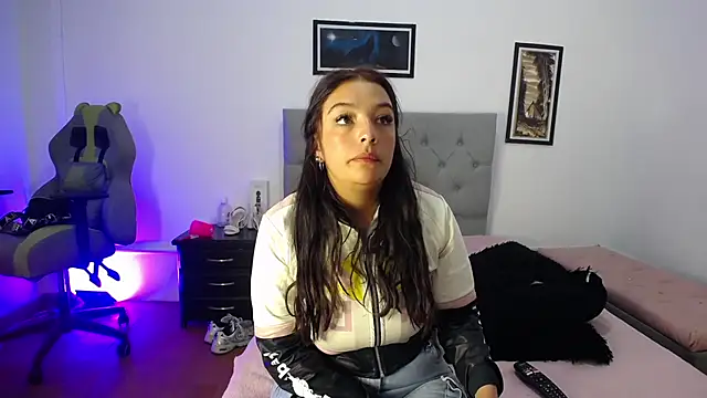 Esmeraldaa- online show from November 3, 3:34 am