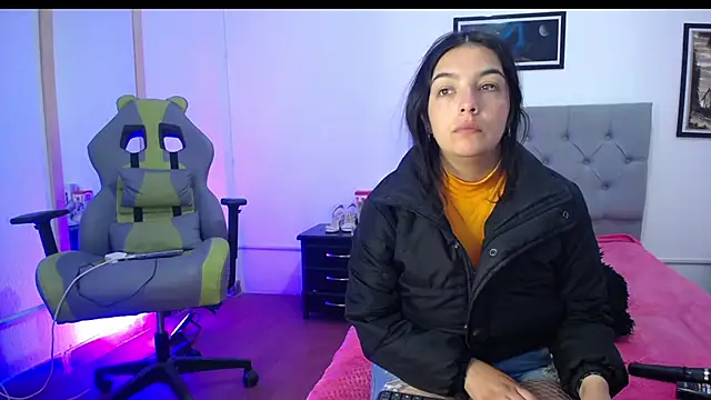 Esmeraldaa- online show from September 25, 5:35 am