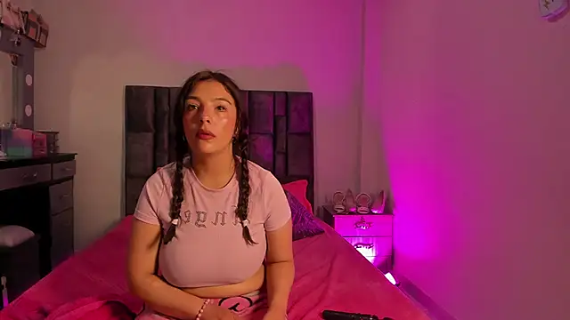 Esmeraldaa- online show from November 26, 9:09 am