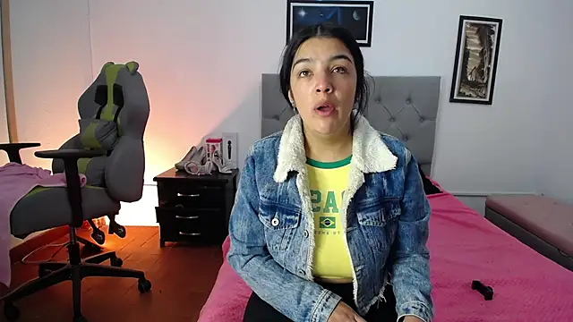 Esmeraldaa- online show from October 9, 5:19 am