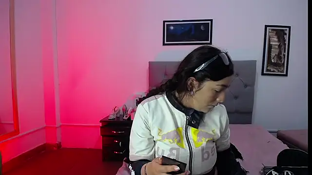 Esmeraldaa- online show from November 15, 6:17 am