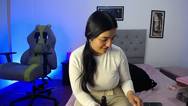 Esmeraldaa- online show from October 25, 4:22 am