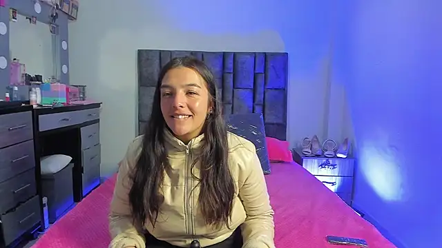 Esmeraldaa- online show from November 29, 5:40 am