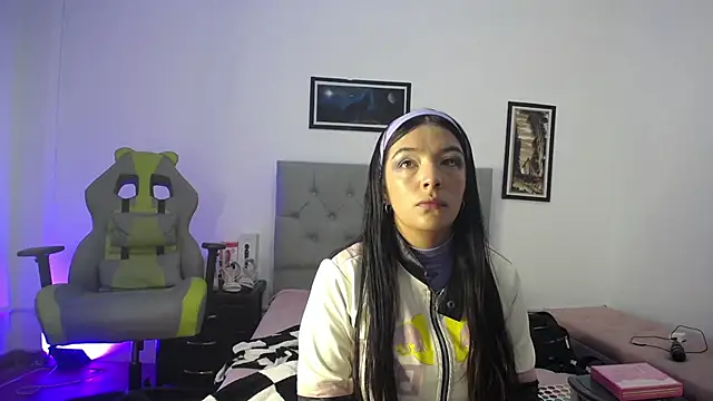 Esmeraldaa- online show from October 29, 5:17 am