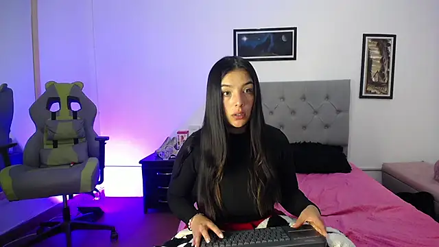 Esmeraldaa- online show from October 6, 3:51 am