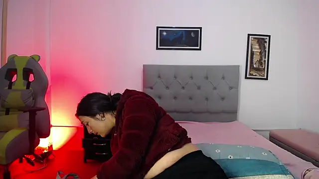 Esmeraldaa- online show from October 10, 6:25 am