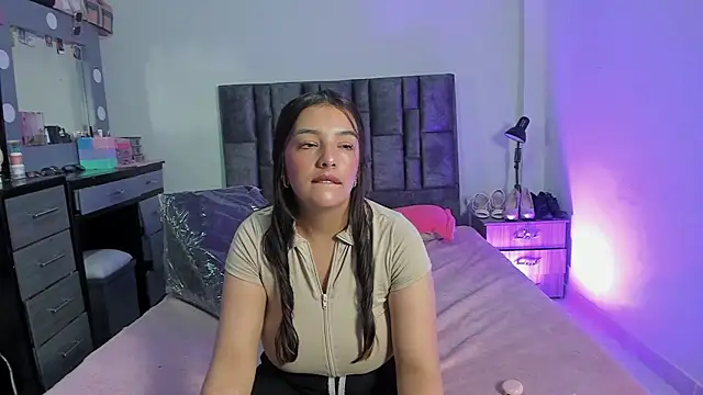 Esmeraldaa- online show from January 18, 10:13 pm