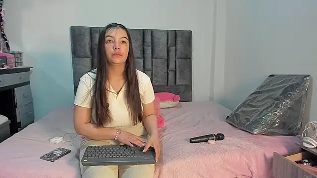 Esmeraldaa- online show from April 9, 5:53 am