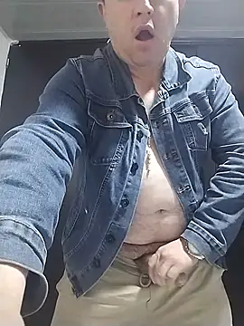 Snapshot of BigCristh79 chatting on May 25, 1:32 pm BigCristh79 online show from May 25, 1:32 pm