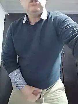 Snapshot of BigCristh79 chatting on June 2, 1:55 pm BigCristh79 online show from June 2, 1:55 pm