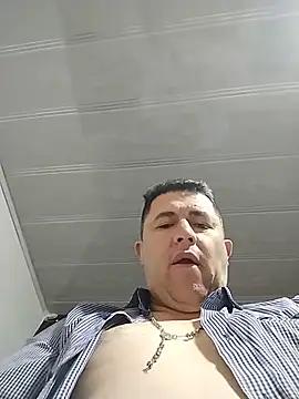 Snapshot of BigCristh79 chatting on June 3, 7:40 pm BigCristh79 online show from June 3, 7:40 pm